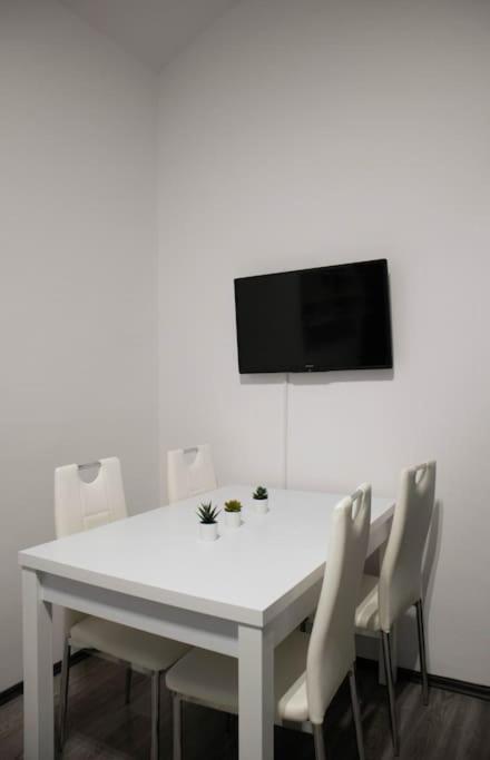 Modern Apartment In The Center Of Прага Экстерьер фото