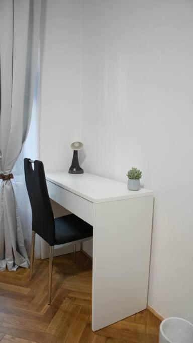 Modern Apartment In The Center Of Прага Экстерьер фото