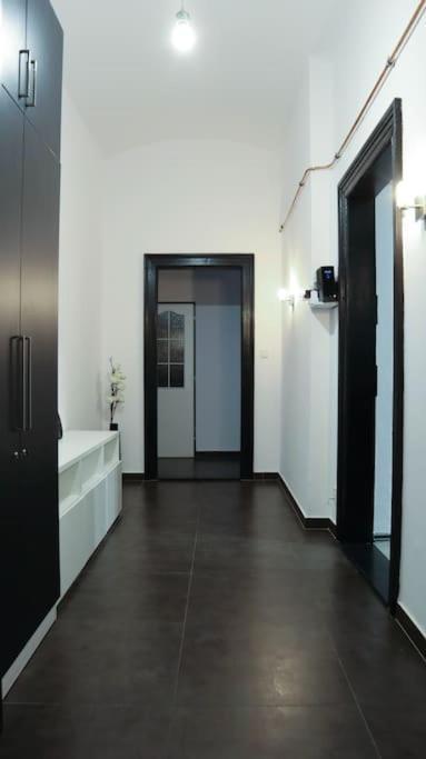 Modern Apartment In The Center Of Прага Экстерьер фото